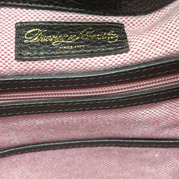 Dooney & Bourke Belvedere Logo Lock shoulder bag in black pebbled leather. W/COA - Picture 13 of 14